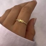 انگشتر نگین دار