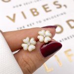 گوشواره میخی گل