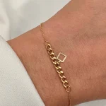 دستبند مینیمال کارتیه با آویز مربع