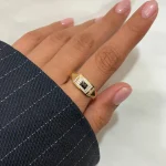 انگشتر نگین دار با نگین مستطیل مشکی