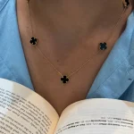گردنبند رو مانتویی ونکلیف مشکی
