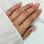 انگشتر نگین دار سفید