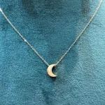 گردنبند با آویز ماه