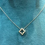 گردنبند با آویز ونکلیف