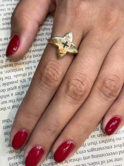 انگشتر ونکلیف با نگین سبز