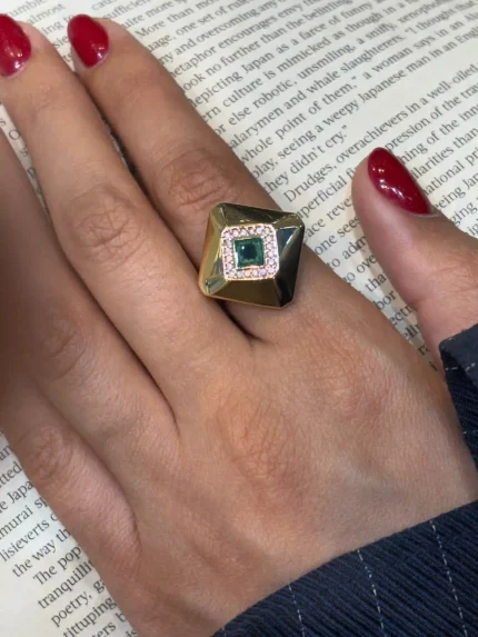 انگشتر مربع با نگین سبز