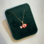 پلاک ماهی با لعاب قرمز و سفید