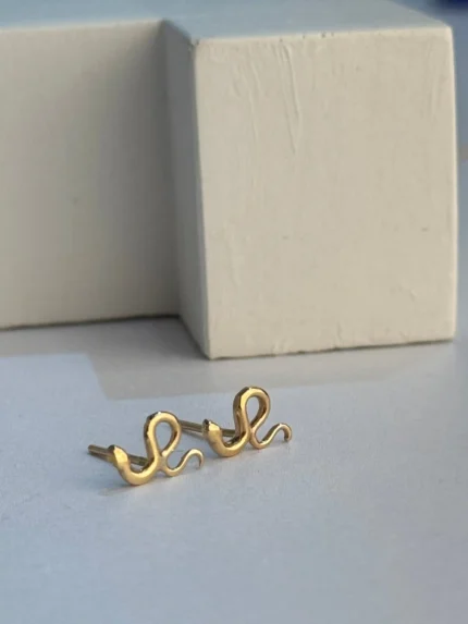 گوشواره میخی طرح مار