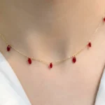 گردنبند با سنگ قرمز