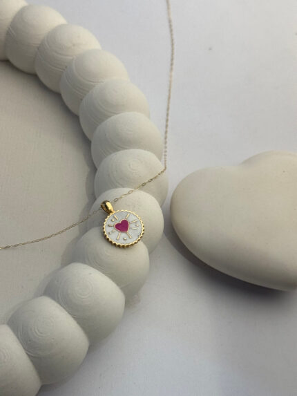 پلاک دایره با قلب قرمز